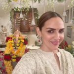 Esha Deol Instagram – ganpati bappa morya pudhchya varshi laukariya 🙏🏼😍

#ganpati #ganpatibappamoriya #blessings #family #pooja #takhtanifamily #tgirls #girlsquad #togetherwithfamily #eshadeol #gratitude ♥️🧿