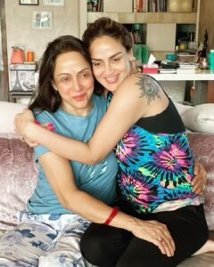 Esha Deol Instagram - Happy birthday mamma 💋
May god bless you with the best of health 🧿 and lots of happiness . I am always by your side 💪🏼 love you 🤗♥️

#happybirthday @dreamgirlhemamalini #happybirthdayhemamalini #happybirthdaydreamgirl #motherdaughter #mother #birthdaypost #loveyou #hemamalini #eshadeol #picoftheday #photooftheday #family #mine #gratitude 🧿♥️
