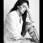 Esha Deol Instagram – 🤍🖤 entwined! 

Photographer 📸@kevin.nunes.photography 

Outfit 👗 @rockystarofficial 

💄 HMU @surve.jaya @atul_kadam_makeup 

🕺🏼staff – @shankarjadhav813 

♥️Managed by – @aishwaryadmonty @palsandpeersentertainment

#photooftheday #monochrome #eshadeol #blackandwhitephotography #weekendvibes 🧿♥️