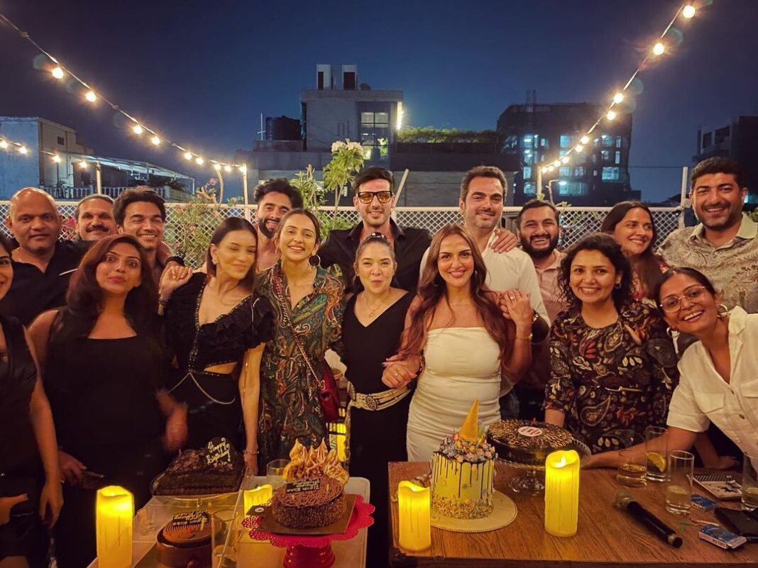 Esha Deol Instagram - Thank you all for the lovely birthday wishes & blessings. Much love & gratitude ♥️🤗😊🤗😍🙏🏼🧿💗💗💗💗 @aapkadharam @dreamgirlhemamalini @bharattakhtani3 @a_tribe @kkapadias @salouchronicle @neranee @ramonajobmordecai @dalalkunal @tusshark89 @rakulpreet @jackkybhagnani @smriti_khanna @mistergautam @neha_tanna_joshi @itszayedkhan @malzkhan @fitnesswithsatya @prerana_c @tusshark89 #fardeenkhan @prashantroyalty #aboutlastnight #mybirthday #birthdayparty #friends #myfamily #eshadeol #love #fun #chillvibes #gratitude 🧿♥️