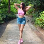 Eshanya Maheshwari Instagram - Goof…ing…around 😝💗🌸 #beyou #becute #travelgram #esshanyamaheshwari #esshanya Island Escape by Burasari