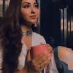 Eshanya Maheshwari Instagram - Hum tum kitne pass hain…. ✨✨✨ #chandsitare