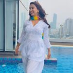 Eshanya Maheshwari Instagram - Kaisi lagti mein simple se hoke tayaar….? 😉 #BulletTeSavaar #BTS #SreeramaChandra #BhartiSingh #RidhimaPandit #esshanya #esshanyamaheshwari @sreeramachandra5 @bharti.laughterqueen @ridhimapandit
