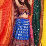 Eshanya Maheshwari Instagram - And the navratri fever continues 🫶🏻✨ @dj.lijo @djchetas @aseeskaurmusic @devnegilive @avneetkaur_13 @shantanu.maheshwari Outfit by @maheswariswati #VYRLOriginals #KesariyoRang #LijoGeorge #DJChetas #AseesKaur #Devnegi #AvneetKaur #ShantanuMaheshwari #esshanyamaheshwari #esshanya #navratri