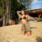 Eshanya Maheshwari Instagram - This is how my sundowner was at my new favourite place in Phuket 🫶🏻 @cafedelmarphuket You can also have a fun filled afternoon which carry forwards with an amazing fire show in the night , so do not miss this place on your next trip to Phuket. Enjoy sunset and relish amazing food and ohh yaa they have many vegetarian options too 😅 So visit @cafedelmarphuket and dance your way in to the night… and thank me later 😉 Wearing- printed shorts n coat by @veromodaindia Travelling partner @bonvoyage_escapes Café Del Mar Phuket