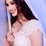 Eshanya Maheshwari Instagram - Happy Dhanteras to you all… 💛💸🪔✨ I wish aap sabhi ke life mein kuch log chandi aur sone jaise ho, taaki aap sab puri zindagi dhanwan raho… 🫶🏻✨😇 Shot by @portraitsbyvedant Makeup by @knottymakeupbyd Hairstyling by @blush_n_fringes Styled by @aesana0710 Outfit courtesy @kalighataindia X @tlmconsultancy Jewellery @kushalsfashionjewellery Location @srahejarealty #happydhateras #diwali #diwali2022 #esshanyamaheshwari #esshanya #diwaliootd