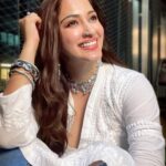 Eshanya Maheshwari Instagram – main aur meri tanhai aur ek cup chai ☕️ ☺️
#metime #chaitime #balcony #esshanyamaheshwari #esshanya