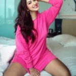 Eshanya Maheshwari Instagram - A Smile is the prettiest thing you’ll ever wear.. 😃 And you know what a Smile can be contagious 😉 so keep spreading #happyworldsmileday #smileday #smile #behappy #behappyandsmile #esshanyamaheshwari #esshanya