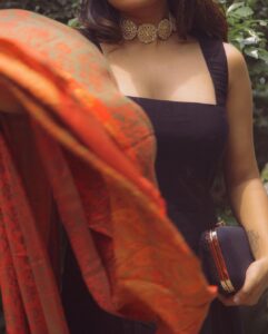 Esther Anil Instagram - Dressed up for Sadya. 🙃

Wearing @cameella_boutique
Accessories @_elle_jewel_ 
📸 @evan.anil
