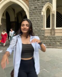 Esther Anil Instagram - Why are you giving me that look? 
Yup, just me and my dramatic self :)

#nofilter #flipshair💁