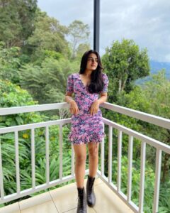 Esther Anil Instagram - Floral Mood 🌸 

#foundtheminmygallery