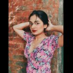Esther Anil Instagram - Floral Mood 🌸 #foundtheminmygallery