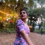 Esther Anil Instagram - Floral Mood 🌸 #foundtheminmygallery