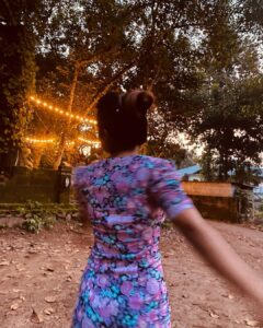 Esther Anil Instagram - Floral Mood 🌸 #foundtheminmygallery
