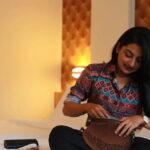 Esther Anil Instagram - Yup! That’s right. Made a unique video 🤣🙂 Link in bio. 🎈 Shirt from @mirach_official