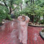 Falguni Rajani Instagram - “A life without rain is like the sun without shade” -Karen White #rainyday #greenery #mothernature #nirvana #raindrops #calmness #ınstagood #insta