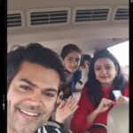 Ganesh Venkatraman Instagram – The pleasant climate lead to a quick drive through with family on the roads of Mumbai. It was one of the best things I’ve experienced. 

Sudden plans are always fun especially when it’s with our family.

#firdayvibes #fridayfun #fridayfeelings #familyfun #funtimes #cardrive  #roadtrip #monsoon #mumbai