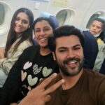 Ganesh Venkatraman Instagram - Had so much fun Bonding over stories of food, travel & of course movies 😉🤩 Thank u for the amazing company ladies @keerthysureshofficial @akshitha.subramanian ✈✈❤❤ #safetravels #friends #amazingcompany #workmode