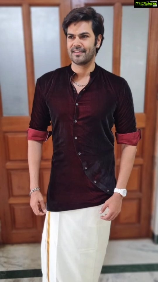 Ganesh Venkatraman Instagram - Traditional look with a TWIST....ππ€ͺ How do you like it guys?? This awesome velvet shirt created by : @sowmyz_couture β€β€ #veshti #designershirt #veshtiswag #traditional #traditionalwear #wedding #ganeshvenkatram