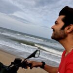 Ganesh Venkatraman Instagram - Riding into the weekend, woohooo!!!!🤟😬😬🤪 #weekend #weekendvibes #weekendgetaway #fun #justforjolly #ganeshvenkatram @prettysunshine28