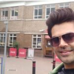 Ganesh Venkatraman Instagram - To know a city's 'Real Vibe' Try out its 'Metro Ride' 😉 Life in a Metro 🚈✨ #london #londondiaries #londonmetro #metro #metroride #metrorail