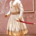 Ganesh Venkatraman Instagram - Playing a Braveheart is soooo much fun 🔥🔥  Making Reels while filming this Historical webseries 'Swaraj', which chronicles the 'Unsung Heroes' of India's freedom Struggle!  @contiloepictures @netflix @ddnational #NewProject #webseries #swaraj #unsungheroes #Universeconspires #comingsoon