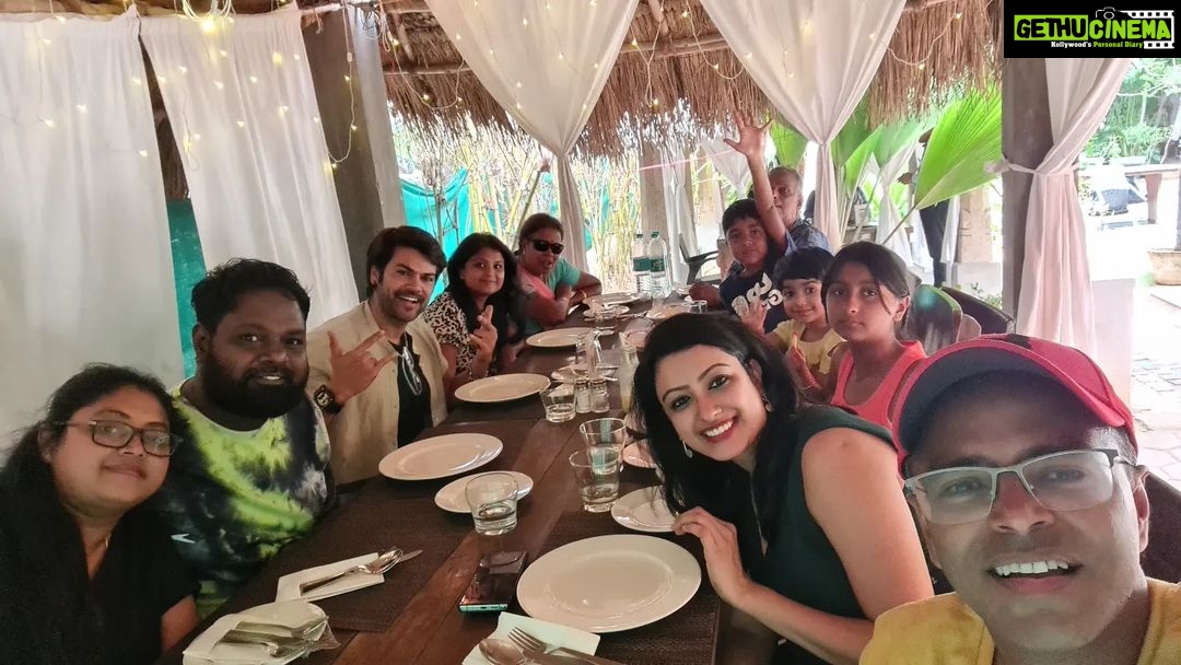 Ganesh Venkatraman Instagram - #pondydump❤️ A weekend getaway with familyy!!! Much needed one🥰🥰🤩 @prettysunshine28 #pondy #pondyvibes #pondynightlife #familytime #friendsasfamily #ganeshvenkatram