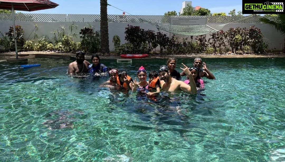 Ganesh Venkatraman Instagram - #pondydump❤️ A weekend getaway with familyy!!! Much needed one🥰🥰🤩 @prettysunshine28 #pondy #pondyvibes #pondynightlife #familytime #friendsasfamily #ganeshvenkatram