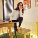 Garima Jain Instagram - Wanna bribe me ? May be a great coffee on a Sunday eve 🙂 . . . . 🧥 @hm #hm 👡: @thrift_garimajain Leggings : @gocolors #gocolours . #garimajain #officialgarimajain #sundayevening #sunday #sundayvibes #coffee #coffeeaddict #bbhouse #lockupp #lockuppgame #coffeeandconversation BB House