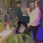 Garima Jain Instagram - जब we met , we डान्स 🤪 . . . . . #garimajain #foryou #foryoupage #trending #fyp #duet #viral #comedy #funnyvideos #shivamchandrayan #kacchabadam #explore #explorepage #instagramreels #dance #dancingreel #india #bbhouse #bravostudios #atrangz #trend