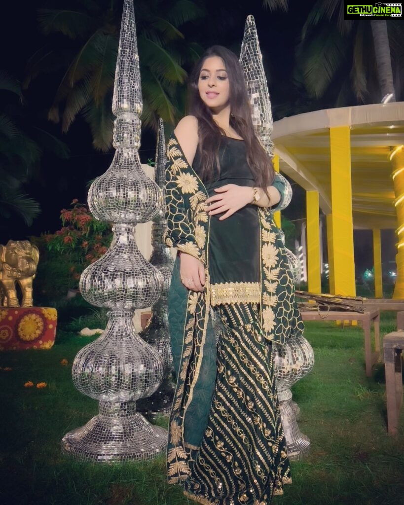 Garima Jain Instagram - Jab kuch na samajh aaye toh emoji daal do 🤣 . . . . . . #garimajain #sharara #fashion #shararasuit #indianwear #ethnicwear #lehenga #kurti #punjabisuits #partywear #dresses #kurtis #indianwedding #suit #gharara #suits #wedding #saree #instafashion #onlineshopping #ethnic #ootd #anarkali #weddingdress #salwarsuit #punjabi #punjabiwedding #punjabisuit #dupatta #lehengacholi Indore (M.P.)