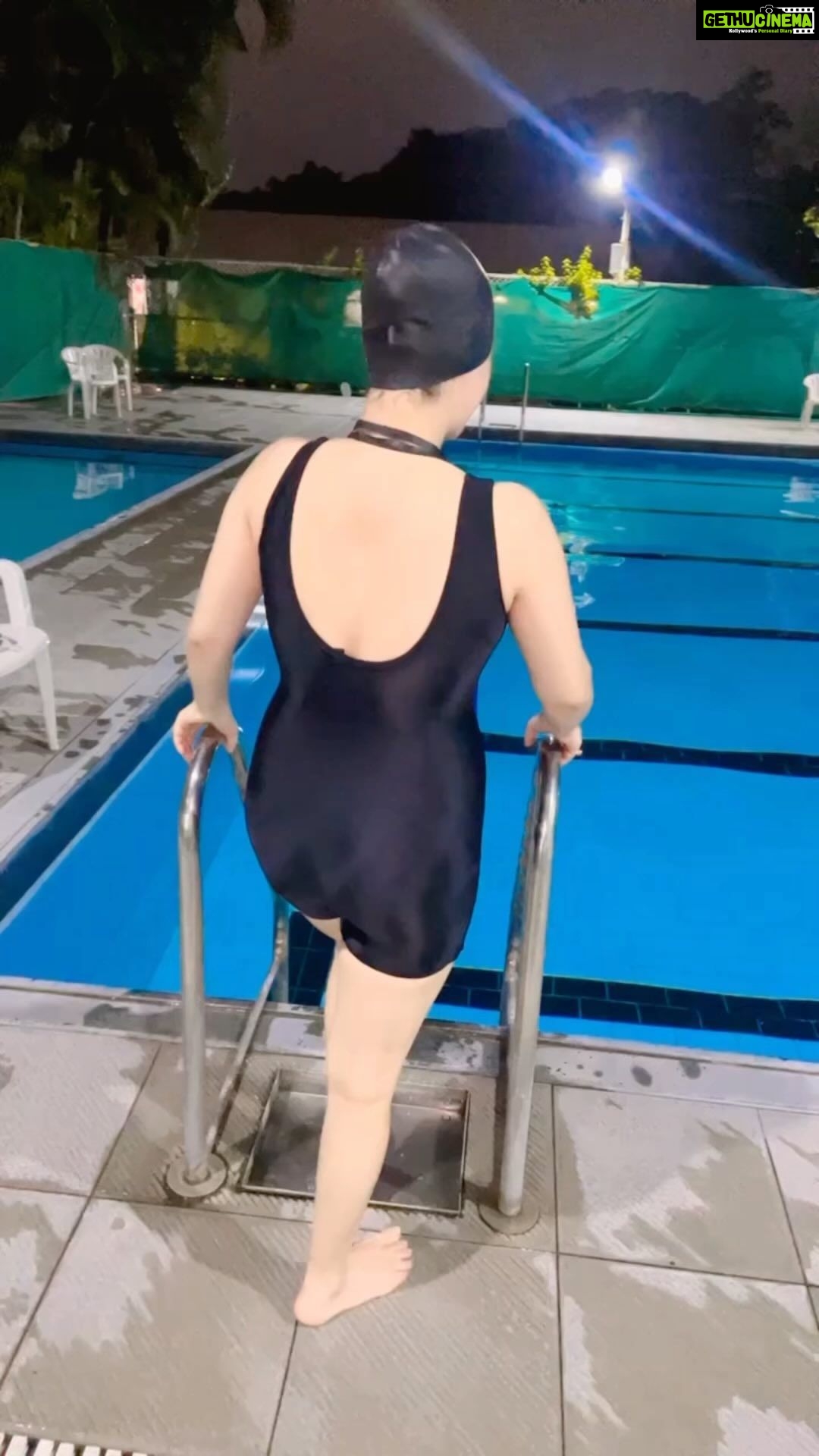 Garima Jain Instagram - Peace ☮️ ✌️ . . . . . #garimajain #postworkout #workoutglow #swimming #swimming #fitness #workoutmotivation #workout #exercise #aquaworkout #zumba #yoga Maldives