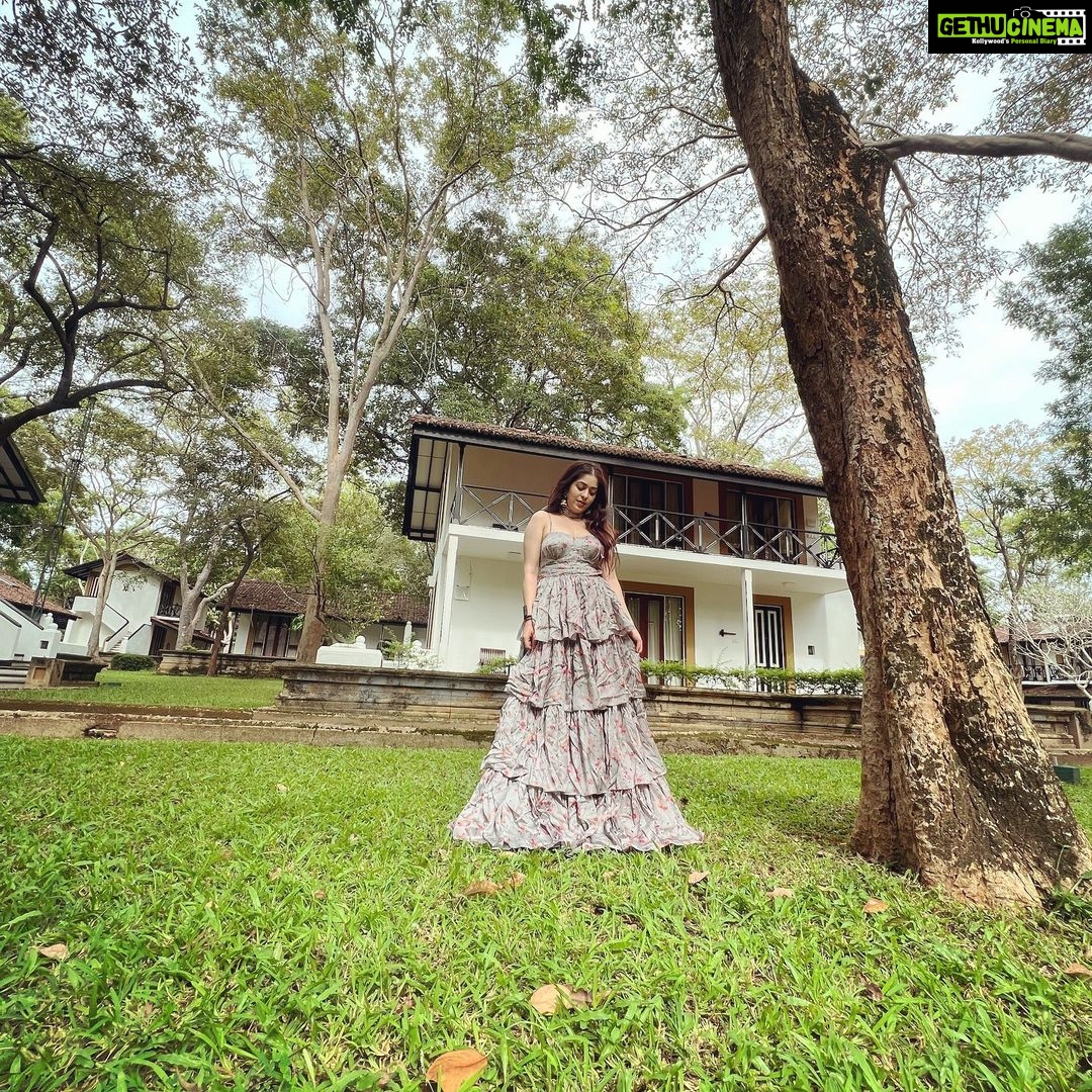 Garima Jain Instagram - Into the πͺ΅ π² in Lanka . . . . . . Outfit : @vogzyindia Styled by : @mansidhanak @forum_dhanak @dhanak.official π·: @naushshabistan Location : #srilanka #garimajain #officialgarimajain #srilankanairlinesofficial #srilankatravel #travelsrilanka #visitsrilanka