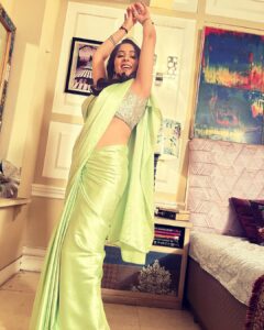 Garima Jain Instagram - There is something very fishy about saree’s, they are so mysterious in their nature , isn’t it ? 
.
.
.
.
.
#garimajain #filmcity #goregaonfilmcity #onset #onlocation #deepshikanagpal #futurestudio #shooting #filming #filminglocation #hotsaree #saree #sareelove #sareenavel #sexysaree #hotnavel #sareelovers #sareeseduction #navel #hotsareenavel #sareedraping #navelshow #hotactress #sareehot #sareeindia #hot #sareeaddict #hotgirl #sexy #desigirl