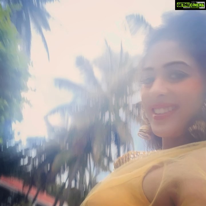 Garima Jain Instagram - Jale pe namak chidakne wale bohot milenge ab koi haldi lagane wala chahiye 🤣 Now u guys also know the joke😛 . . . . . . Outfit : @nidhikurda @anusoru #garimajain #haldi #haldiceremony #wedding #indianwedding #bride #weddingphotography #bridal #haldijewellery #indianbride #weddingseason #bridetobe #haldioutfit #love #mehendi #wedmegood #floraljewelry #groom #haldifunction #weddingdress #floraljewellery #bridalmakeup #mehndi #photography #weddings #sangeet #flowerjewellery #jewellery #haldidecor #weddingsutra