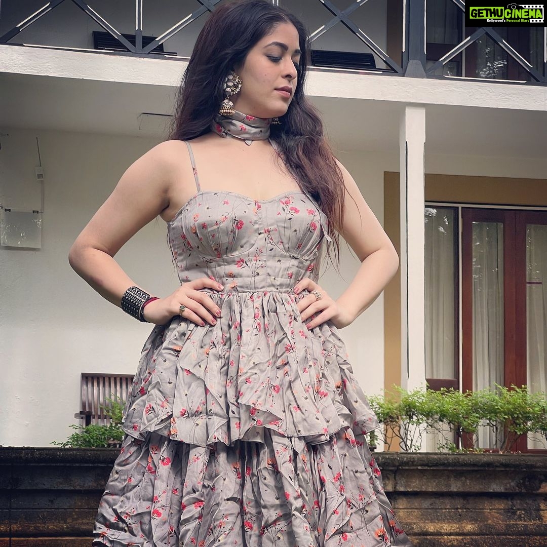 Garima Jain Instagram - Into the πͺ΅ π² in Lanka . . . . . . Outfit : @vogzyindia Styled by : @mansidhanak @forum_dhanak @dhanak.official π·: @naushshabistan Location : #srilanka #garimajain #officialgarimajain #srilankanairlinesofficial #srilankatravel #travelsrilanka #visitsrilanka