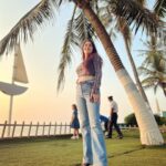 Garima Jain Instagram - I do have a thing for ☀️ and 🥥 🌳 by the beach ! . . . . . . . . . . #garimajain #sunrise #sunrisephotography #sunriseoftheday #sundayvibes #sunday #sundaymornings #sunset #sunsets #sunsetphotography #sunsetlover #naturephotography #novotel #gaddadavida #juhu #juhubeach #coconuttree #beach #beachvibes #beachphotography #mumbai #mumbaimoments #mumbailocations #mumbaifashionblogger #mumbaiblogger #influencer #mumbaibloggers #mumbaiblog #lowanglephotography #lowangleshot Novotel Mumbai Juhu Beach