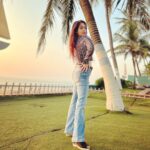 Garima Jain Instagram - I do have a thing for ☀️ and 🥥 🌳 by the beach ! . . . . . . . . . . #garimajain #sunrise #sunrisephotography #sunriseoftheday #sundayvibes #sunday #sundaymornings #sunset #sunsets #sunsetphotography #sunsetlover #naturephotography #novotel #gaddadavida #juhu #juhubeach #coconuttree #beach #beachvibes #beachphotography #mumbai #mumbaimoments #mumbailocations #mumbaifashionblogger #mumbaiblogger #influencer #mumbaibloggers #mumbaiblog #lowanglephotography #lowangleshot Novotel Mumbai Juhu Beach