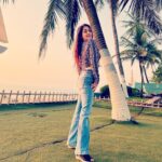 Garima Jain Instagram - I do have a thing for ☀️ and 🥥 🌳 by the beach ! . . . . . . . . . . #garimajain #sunrise #sunrisephotography #sunriseoftheday #sundayvibes #sunday #sundaymornings #sunset #sunsets #sunsetphotography #sunsetlover #naturephotography #novotel #gaddadavida #juhu #juhubeach #coconuttree #beach #beachvibes #beachphotography #mumbai #mumbaimoments #mumbailocations #mumbaifashionblogger #mumbaiblogger #influencer #mumbaibloggers #mumbaiblog #lowanglephotography #lowangleshot Novotel Mumbai Juhu Beach