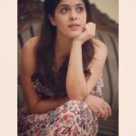 Garima Jain Instagram - My idea of a “ Perfect Date “ has been changing through at all stages of life but now I’d stick to sitting in mycomfortable cloths and being with a guy with whom I can be myself. . . . . . #garimajain #relationshipgoals #love #couplegoals #relationship #relationships #relationshipquotes #lovequotes #couple #couples #goals #instagood #quotes #instagram #boyfriend #follow #together #explorepage #explore #like #cute #marriage #happy #loveyou #truelove #life #kiss #girlfriend #photography #couplesgoals Jio World Garden