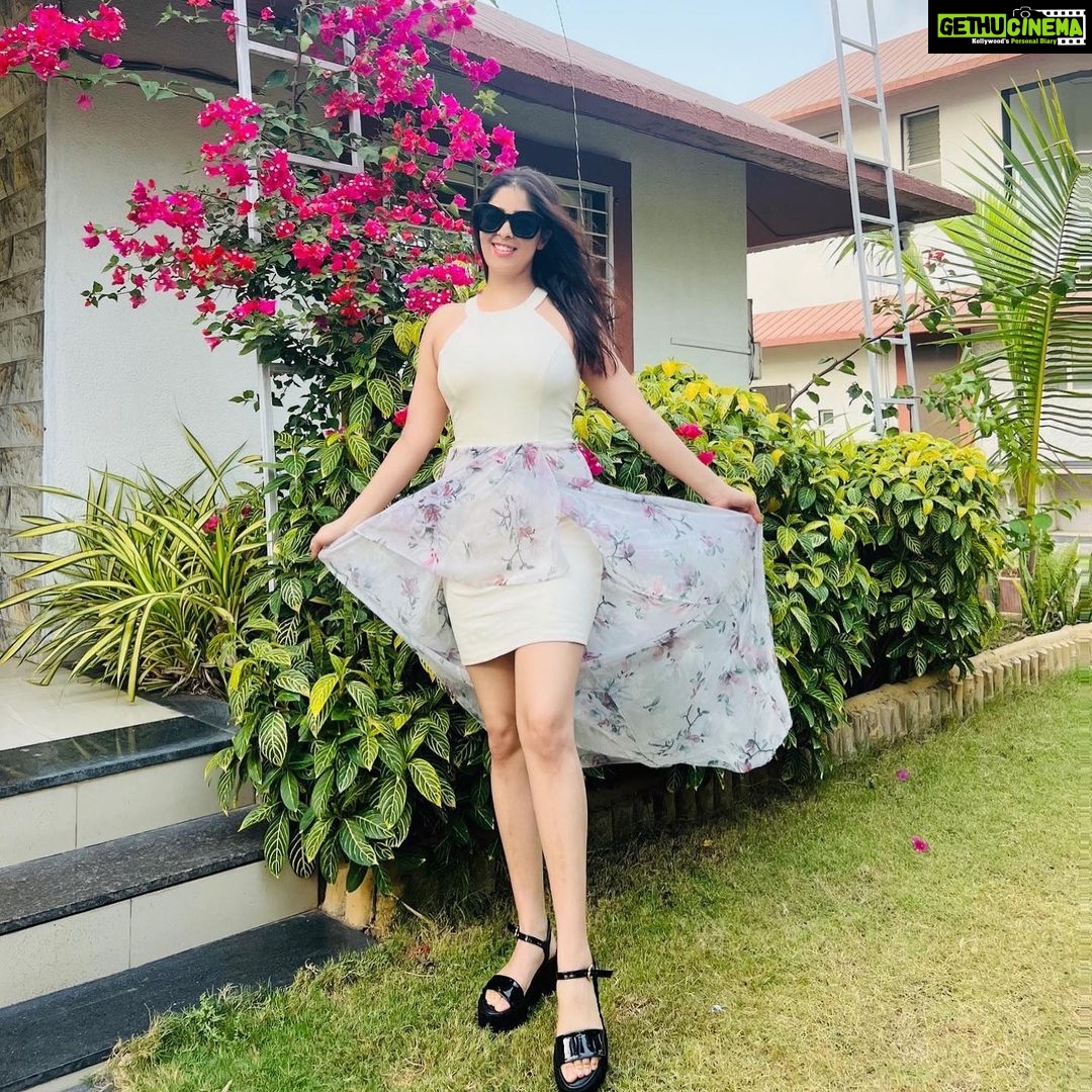 Garima Jain Instagram - 🦋 . . . 👗 @forever21_in #garimajain #officialgarimajain #gurugram #newdelhi #delhi #forevernew #forever21 #gurgaon #300k #300kfollowers #300000 #TravelPhotography #PicOfTheDay #NaturePhotography #TravelBlogger #beautiful #landscape #adventure #explore #instatravel #trip #summer #travelgram #photography #artistsoninstagram #travel #wanderlust #nature #instagood #PhotoOfTheDay Gurgaon City