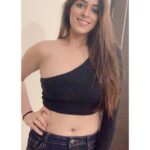 Garima Jain Instagram – 💙👄 #aboutlastnight 
.
.
.
.
.
#garimajain #officialgarimajain #nudelip #blueeyes #croptop #boots #bluedenim #brownhair #party #saturdaynight #ｓｕｎｄａｙｍｏｏｄ #dance #music #nightdrive #ootd #ootdfashion #contour #makeup #openhairstyle #blowdry #blowdryer #classywoman #woman #rashmikamandanna #aryankhan