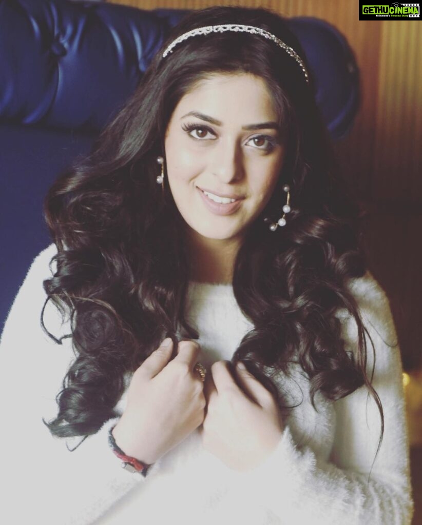 Garima Jain Instagram - Not your barbie girl, I am living in this cruel world but life is fantastic, oh yes it is fantastic. You can brush my hair and take me everywhere without yout imagination cos that is ur creation . . . . . . #garimajain #officialgarimajain #barbiegirl #trending #viral #love #instagram #tiktok #explorepage #instagood #follow #like #fashion #explore #likeforlikes #followforfollowback #photography #memes #music #trend #instadaily #likes #style #photooftheday #trendingnow #dance #model #bollywood #foryou Vinay Khand-Vinay Khand 4