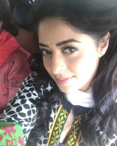 Garima Jain Instagram - Humans make a zillion mistakes, 
मैं भी इंसान हूँ ।
Let’s promise ourself to make a new mistake each day but try to learn from them too cos making the same mistakes does no good to anyone , also it’s boring 
ज़िंदगी वैसे भी बोहोत छोटी है मेरे दोस्त किसी भी चीज़ को दौराने के लिए ॥ 
.
.
.
.
.
#garimajain #officialgarimajain #kanpur #selfie #lifequotes #lifecoach #sadguru #jayshetty #positivevibes #mistakes #mistakesarelessons #love #lifecoaching #iphone13promax #shotoniphone #uttarpradesh #tourism #tourismindia #actress #mxplayer #up #india