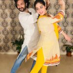 Garima Jain Instagram - Dancing on Nainowale after a long time in collab with @officialgarimajain … we decided to meet n practice but we ended up making reels. Counldn’t resist… ❤have a great day friends! #nainowalene #padmavati #semiclassical #semiclassicaldance #duet #indianmusic #bollywood #indiansongs #dipikapadukone #shahidkapoor #deveshmirchandani #garimajain