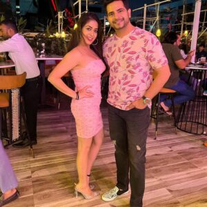 Garima Jain Instagram - About last night 
.
.
.
.
.
Pr : @volokal 
📍 @upintheair_mumbai 
Special evening hosted by @realkaranmehra @pankhuri05 
.
#garimajain #roohedaari #karanmehra #volokal #upintheair #amitgupta #deeptisadhwani #rohanmehraa #gauravchopra #friends #party
