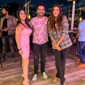 Garima Jain Instagram - About last night 
.
.
.
.
.
Pr : @volokal 
📍 @upintheair_mumbai 
Special evening hosted by @realkaranmehra @pankhuri05 
.
#garimajain #roohedaari #karanmehra #volokal #upintheair #amitgupta #deeptisadhwani #rohanmehraa #gauravchopra #friends #party