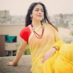 Garima Jain Instagram - 5th is my favorite, what’s yours ? Churning the Raveena Tandon ( tip tip barsa paani ) out of me 🌧 ☔️ 🌈. . . . . #garimajain #tiptipbarsapaani #raveenatandon #saree #indianphotography #yellowsaree #photography #carousal #sareelove #indianweariscool #popularpic #ondemand #traditionalwear #traditional #rains #rainyday #indianblogger #indianinfluencer #moj #love #photoshoot #model #cute #rainbow #rains #baarish #baarishaayihai Ghar Ki Chat Par!!!