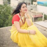 Garima Jain Instagram – 5th is my favorite, what’s yours ?
Churning the Raveena Tandon ( tip tip barsa paani ) out of me 
🌧 ☔️ 🌈.
.
.
.
.
#garimajain #tiptipbarsapaani #raveenatandon #saree #indianphotography #yellowsaree #photography #carousal #sareelove #indianweariscool #popularpic #ondemand #traditionalwear #traditional #rains #rainyday #indianblogger #indianinfluencer #moj #love #photoshoot #model #cute #rainbow #rains #baarish #baarishaayihai Ghar Ki Chat Par!!!