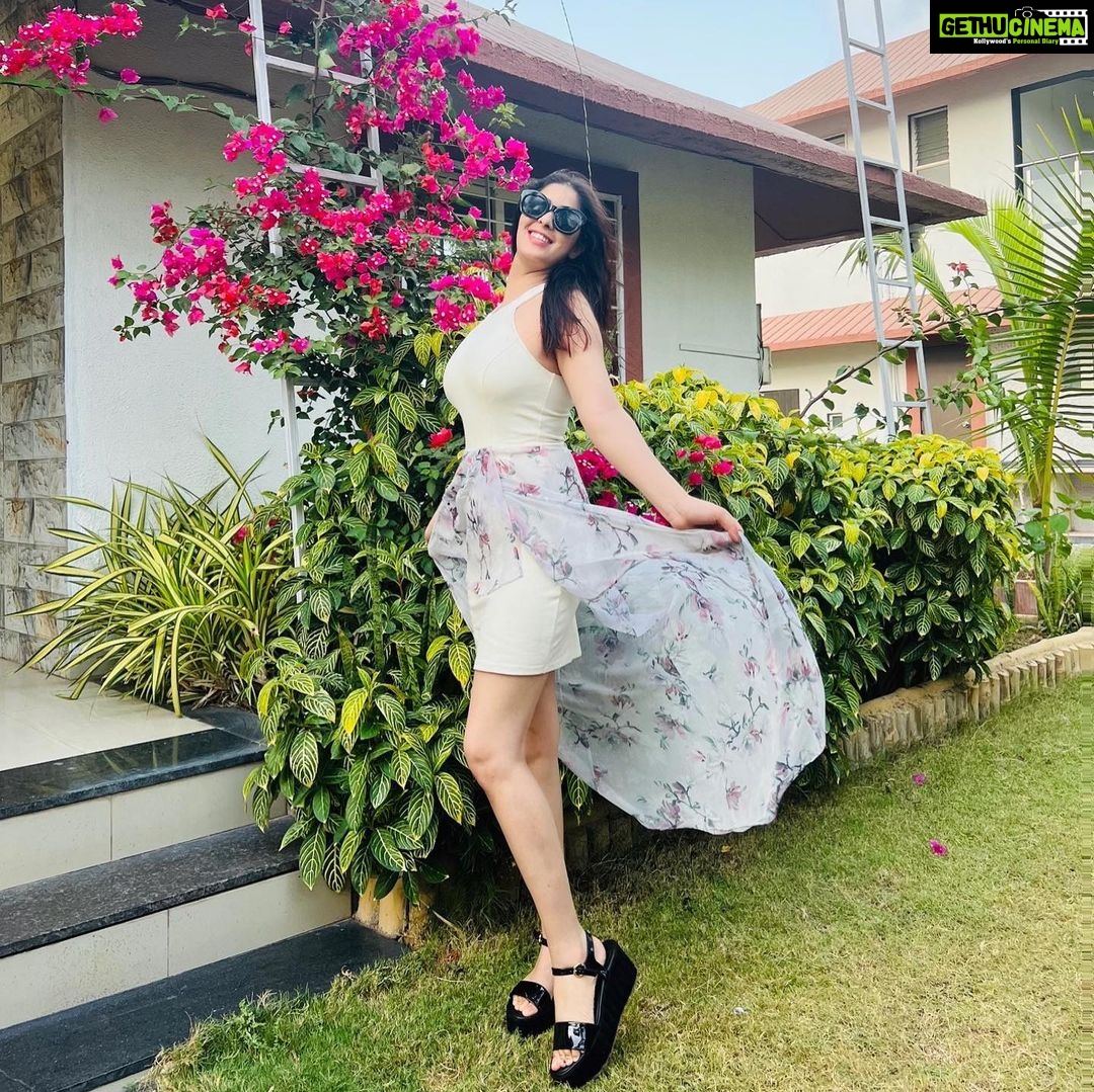 Garima Jain Instagram - 🦋 . . . 👗 @forever21_in #garimajain #officialgarimajain #gurugram #newdelhi #delhi #forevernew #forever21 #gurgaon #300k #300kfollowers #300000 #TravelPhotography #PicOfTheDay #NaturePhotography #TravelBlogger #beautiful #landscape #adventure #explore #instatravel #trip #summer #travelgram #photography #artistsoninstagram #travel #wanderlust #nature #instagood #PhotoOfTheDay Gurgaon City